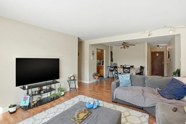 $1,800 | 238 East Bailey Road, Unit M, Naperville, IL 60565