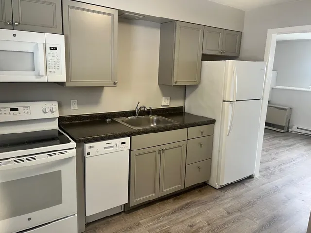 $2,100 | 77 Seminary Hill Road, Unit #5, Lebanon, NH 03784