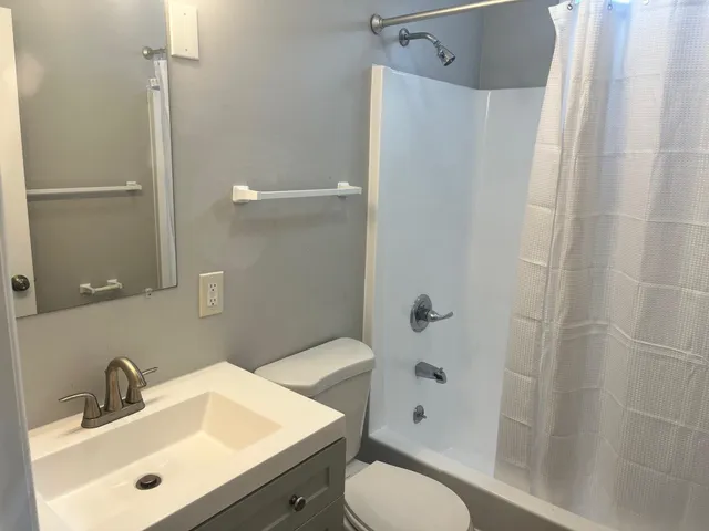 $2,100 | 77 Seminary Hill Road, Unit #5, Lebanon, NH 03784