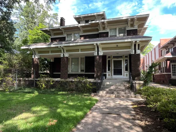 $2,995 | 240 South Belvedere Boulevard, Memphis, TN 38104