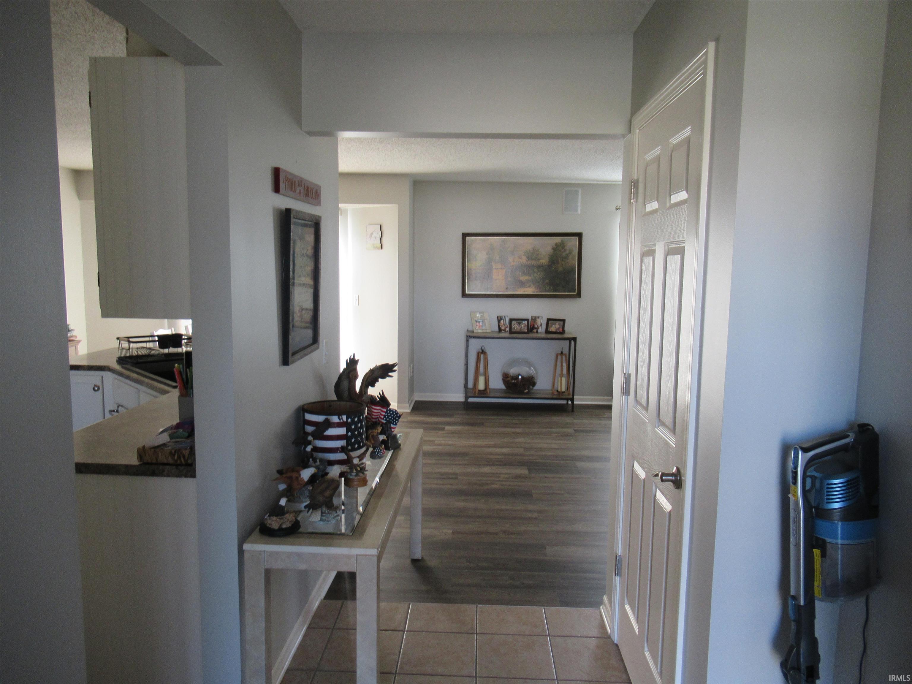 409 Chesterton Trail Fort Wayne, IN 46825 - Photo 2 of 28