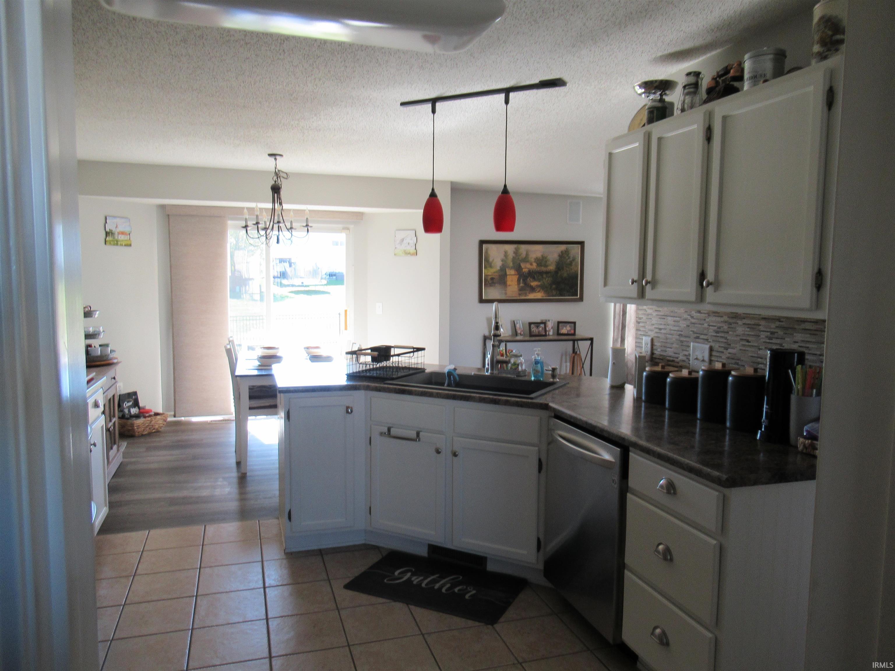 409 Chesterton Trail Fort Wayne, IN 46825 - Photo 7 of 28