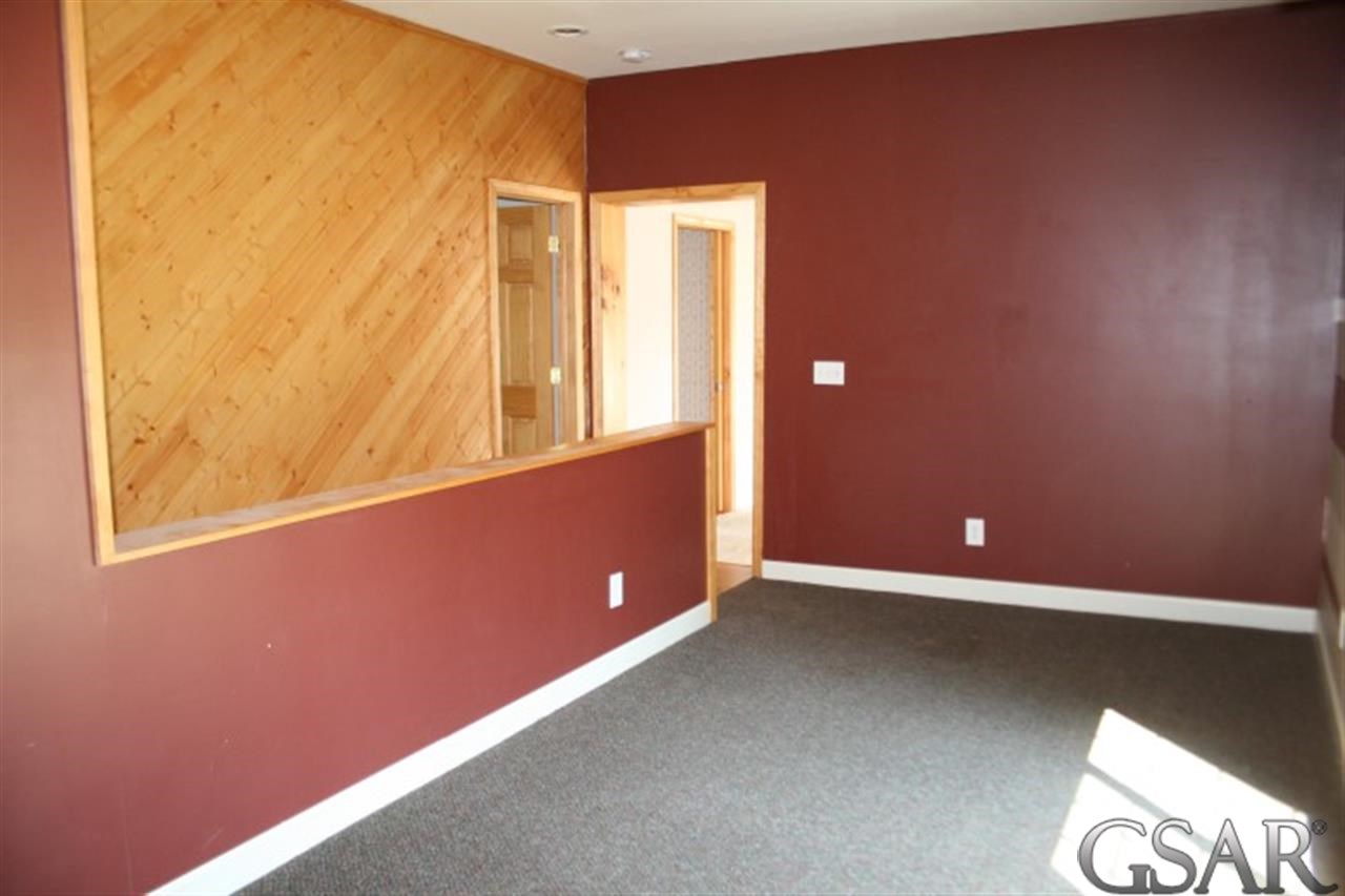 8916 South State Road Bancroft, MI 48414 - Photo 12 of 14 31162444-13.JPG
