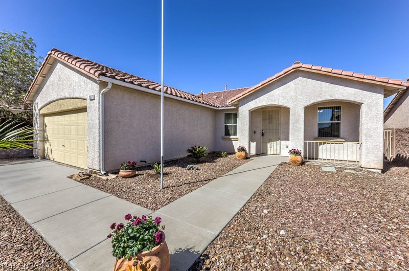 1017 Amber Gate Street Henderson, NV 89002 - Photo 4 of 32