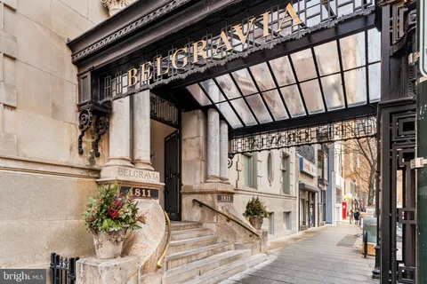 a view of entryway with an outdoor space