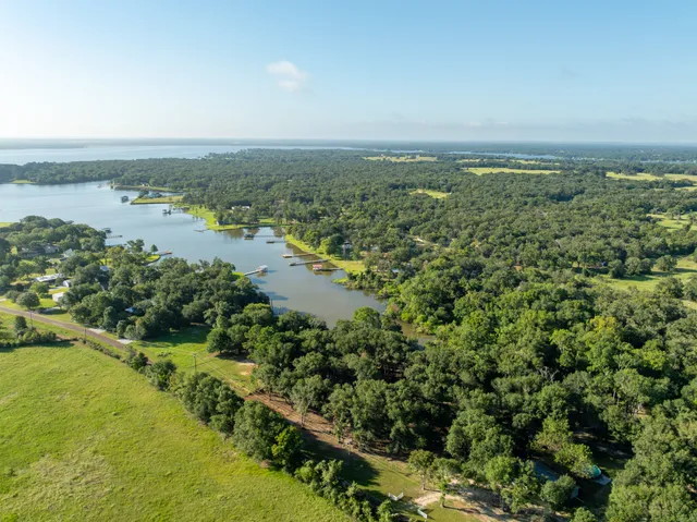 an aerial view of residential building and lake