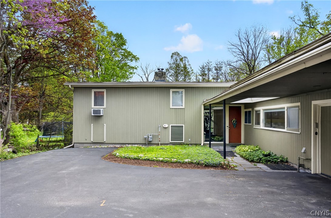 327 Kimber Road Syracuse, NY 13214 - Photo 1 of 44