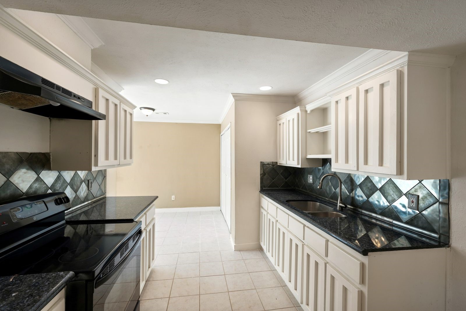 22831 Millgate Drive Spring, TX 77373 - Photo 15 of 21 Kitchen and breakfast area!