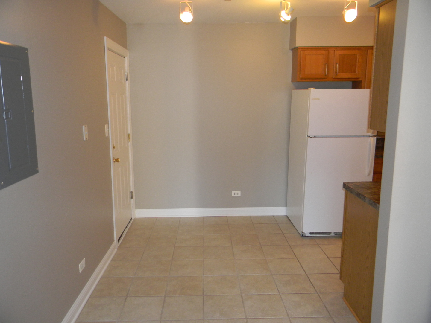 10608 Brooks Lane, Unit C2 Chicago Ridge, IL 60415 - Photo 5 of 11 Gallery Image 5