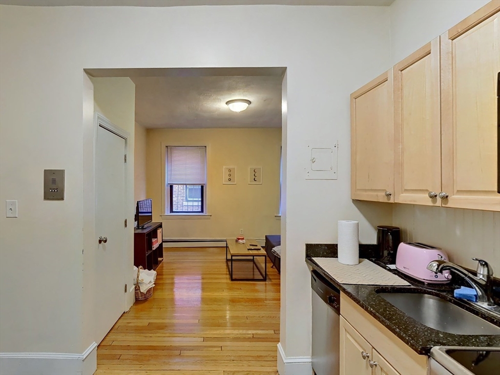 11 Aberdeen Street, Unit 4 Boston, MA 02215 - Photo 10 of 22 Gallery Image 10