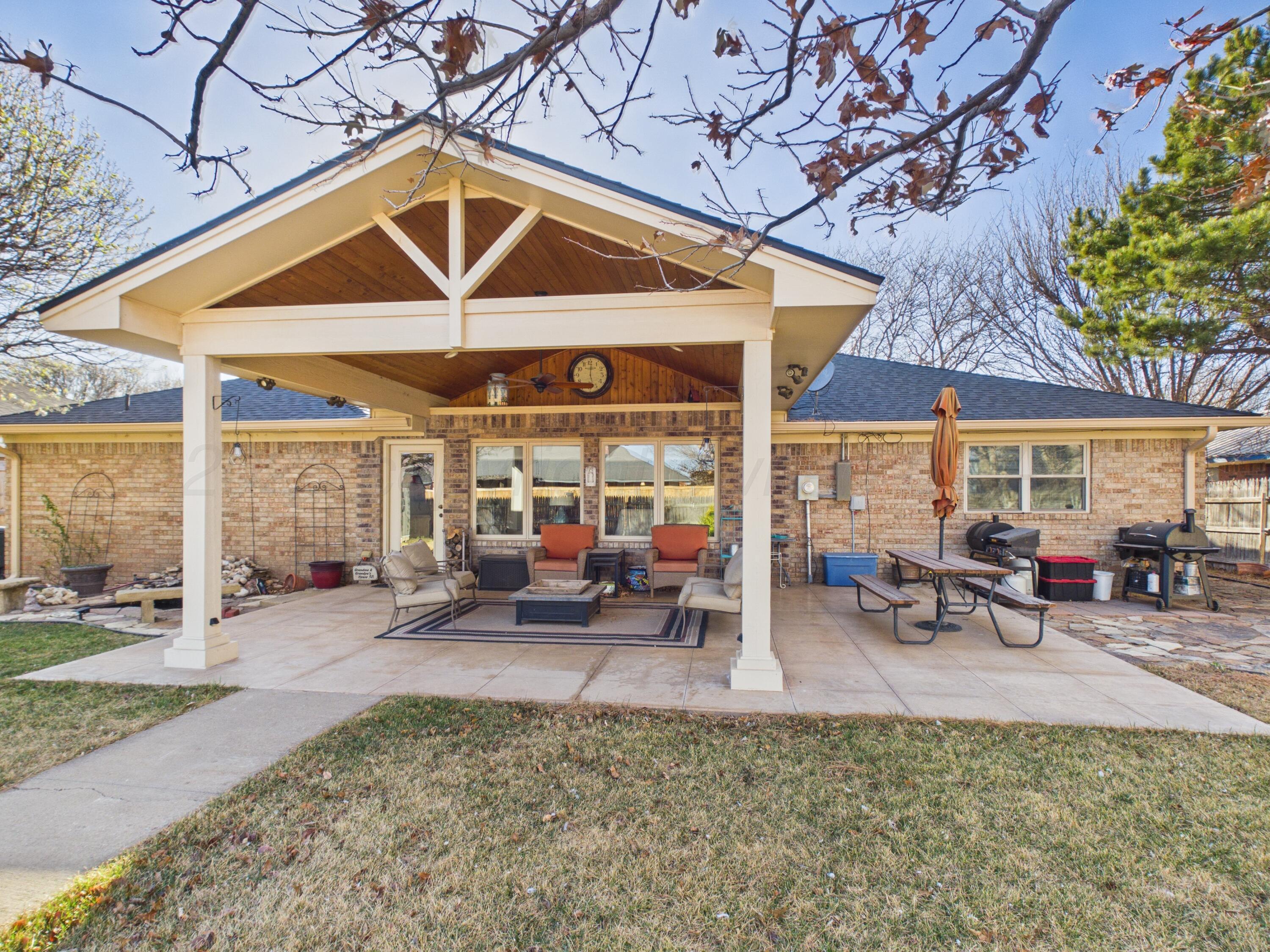506 Robin Road Dumas, TX 79029 - Photo 22 of 31 a view of a building with sitting area