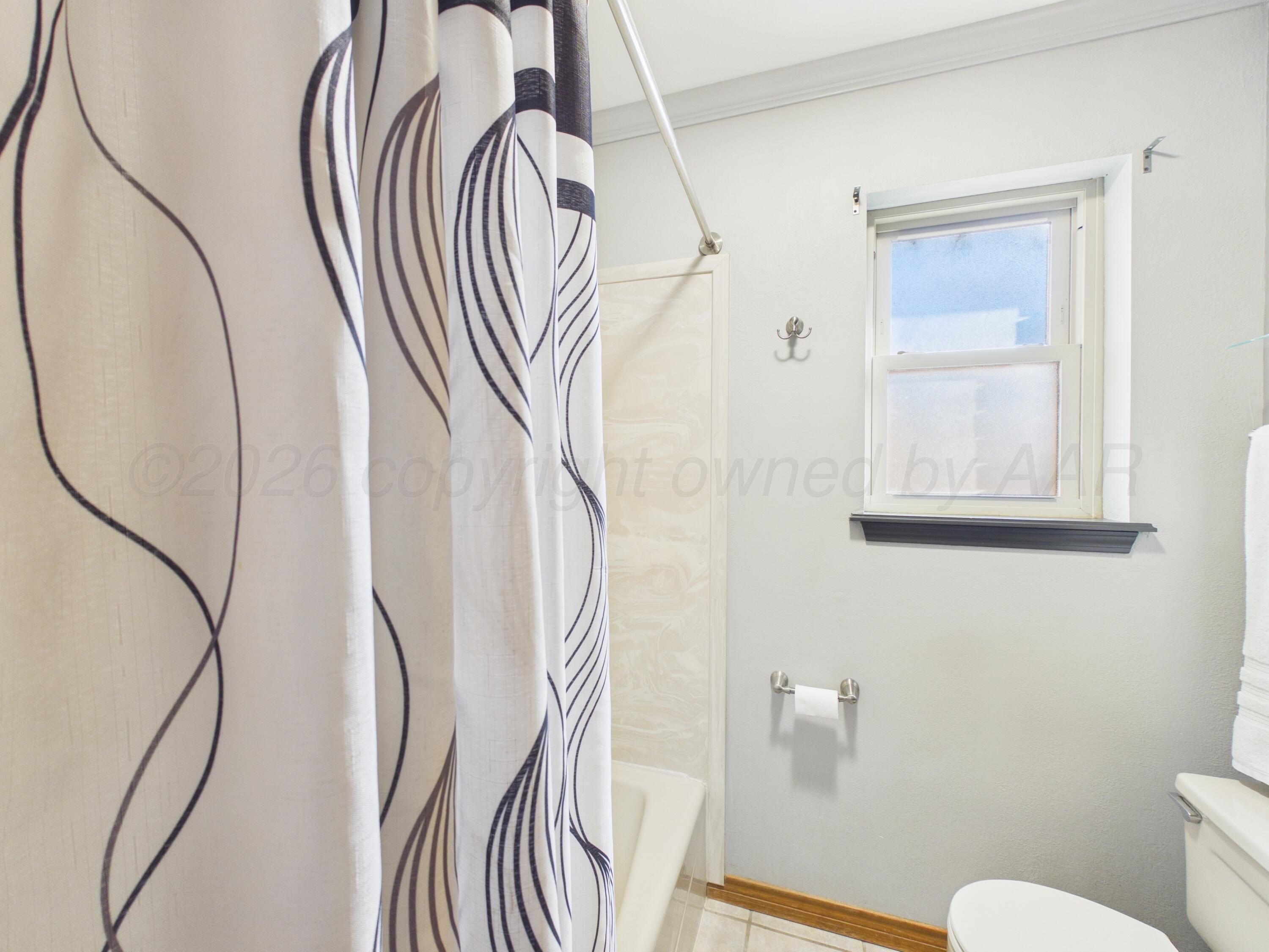 506 Robin Road Dumas, TX 79029 - Photo 30 of 31 a view of a bathroom from a bathroom