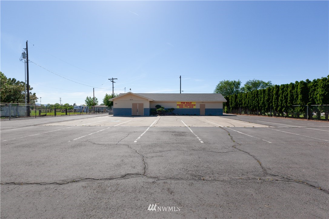280 Northwest Manor Road Wapato, WA 98951 - Photo 2 of 12 a view of a street