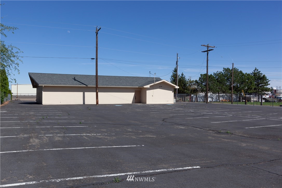 280 Northwest Manor Road Wapato, WA 98951 - Photo 4 of 12 a view of a tennis court