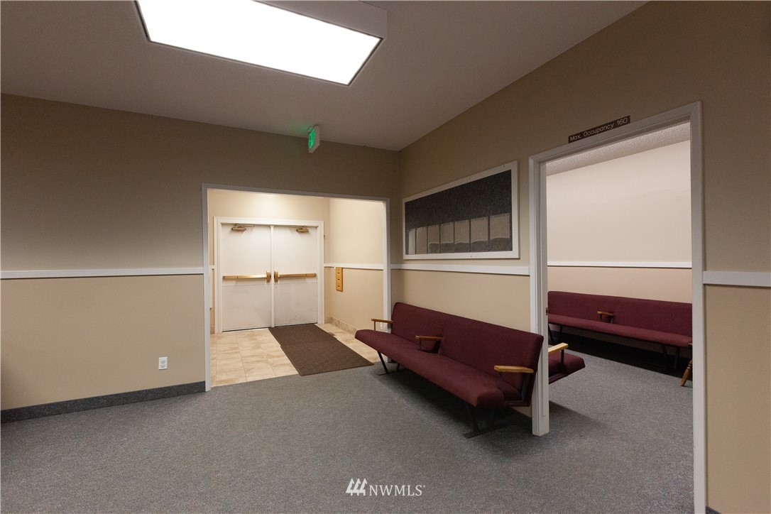 280 Northwest Manor Road Wapato, WA 98951 - Photo 6 of 12 a room with furniture and windows