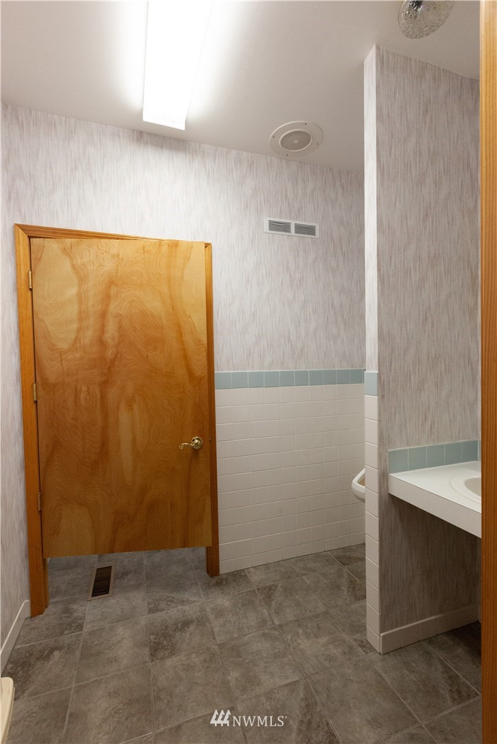 280 Northwest Manor Road Wapato, WA 98951 - Photo 7 of 12 a view of bathroom