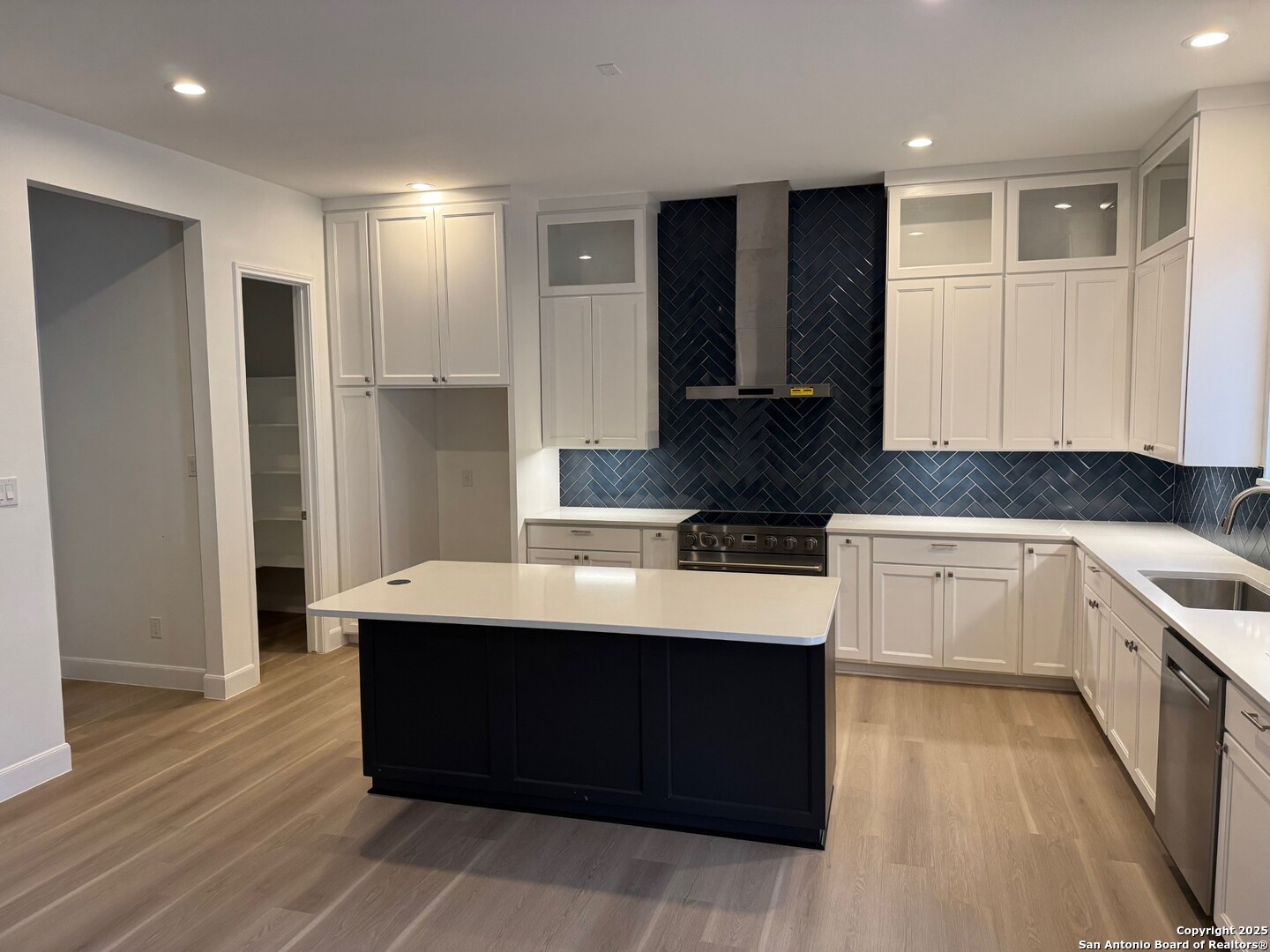 8221 Old Austin Road Selma, TX 78154 - Photo 2 of 9