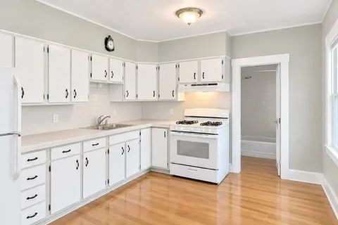 $2,400 | 17 Sumner Avenue, Unit A, Wakefield, MA 01880