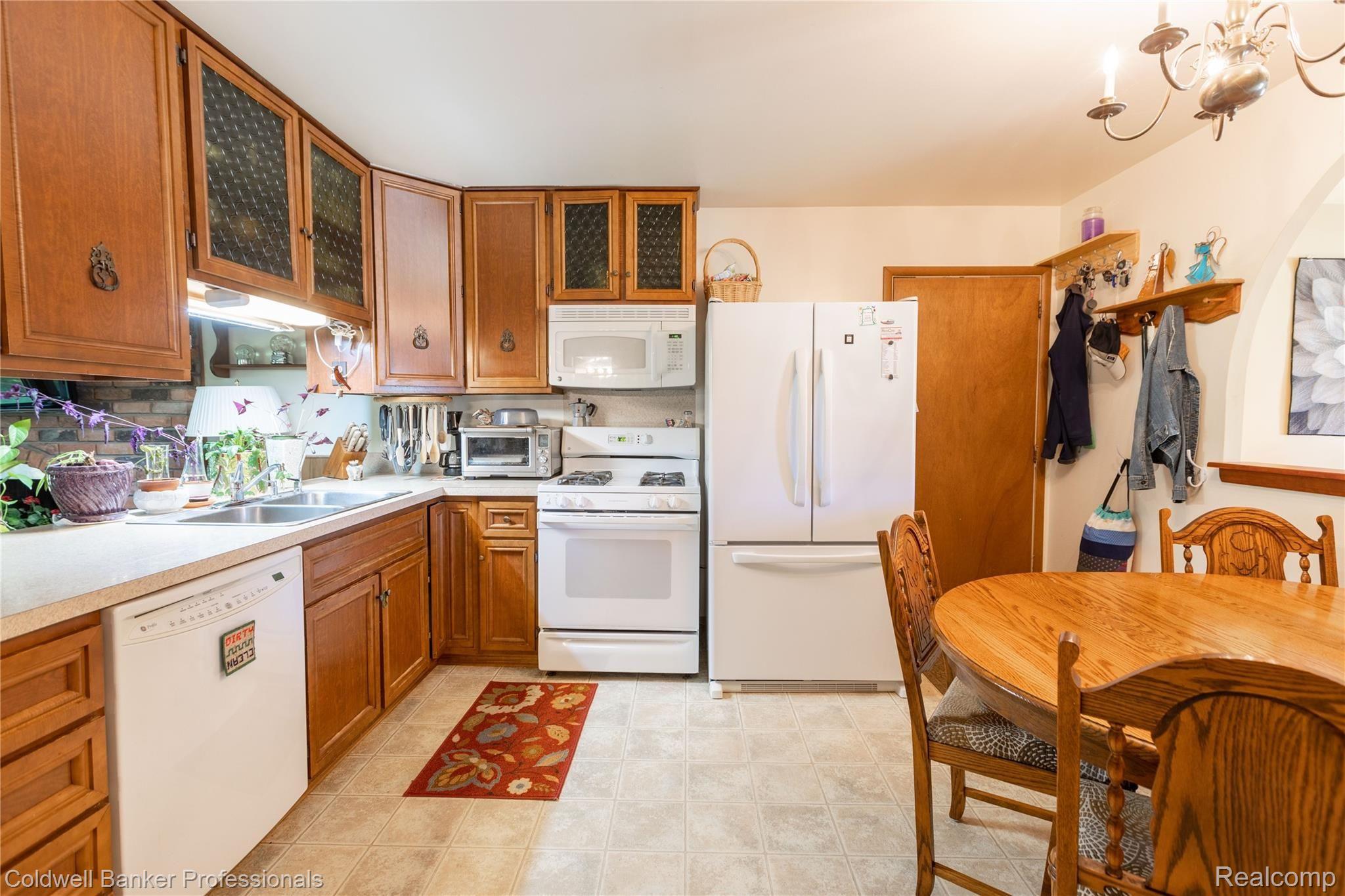 1969 Roxbury Run Wixom, MI 48393 - Photo 14 of 29 Centrally located Kitchen