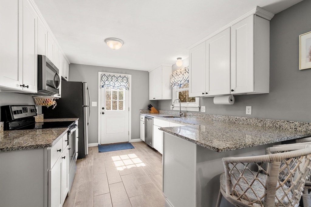 8 Wapping Road Kingston, MA 02364 - Photo 8 of 31