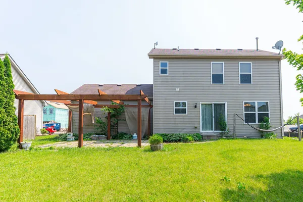$2,100 | 841 Pond Brook Avenue, Malta, IL 60150