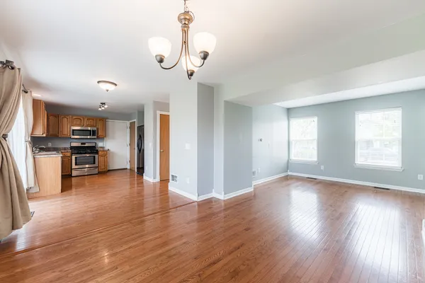 $2,100 | 841 Pond Brook Avenue, Malta, IL 60150