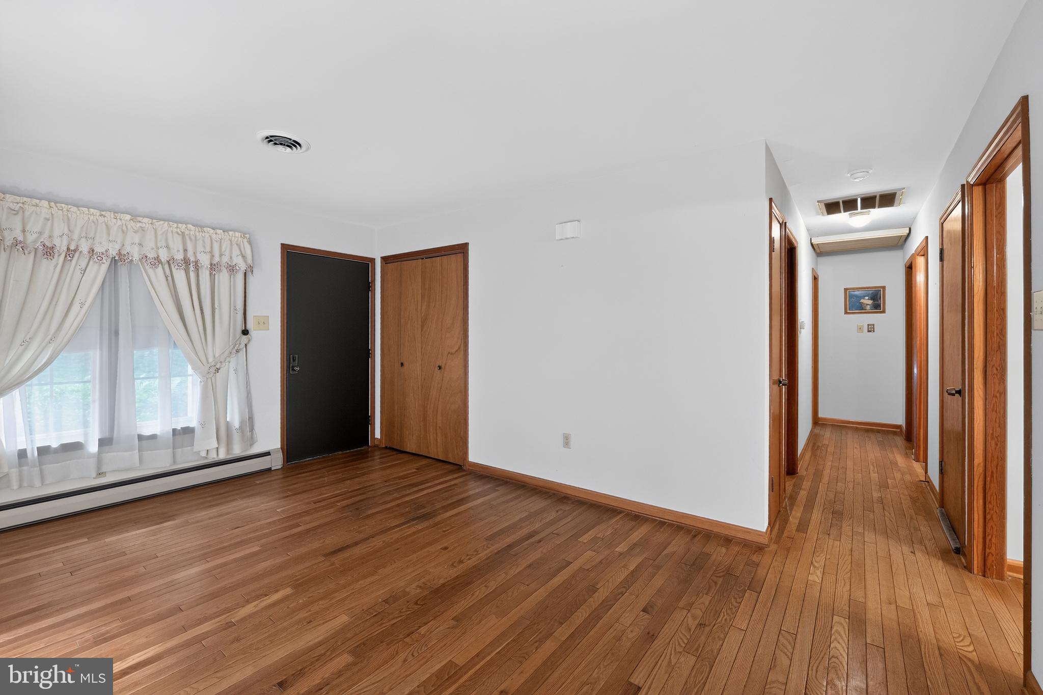 9810 Woodsboro Road Frederick, MD 21701 - Photo 6 of 32