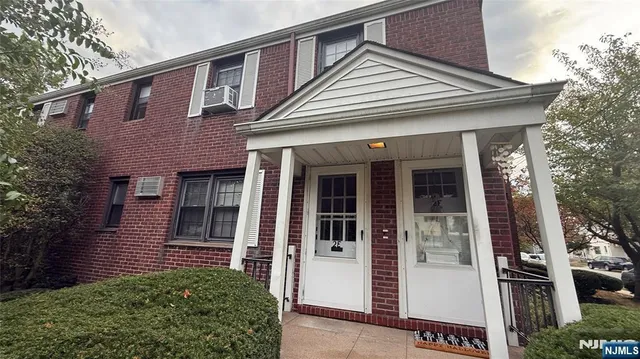 $1,950 | 445 Union, Unit 2E, Rutherford, NJ 07070