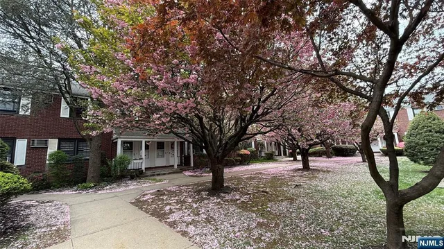 $1,950 | 445 Union, Unit 2E, Rutherford, NJ 07070