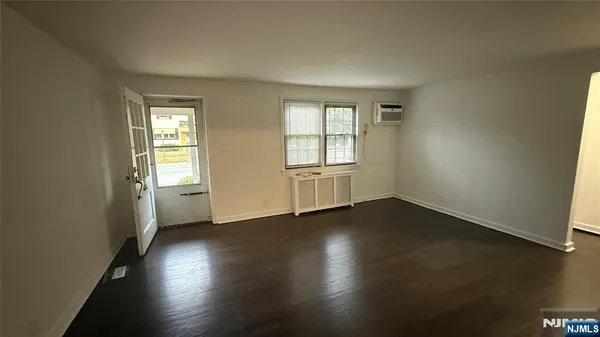 $1,895 | 445 Union, Unit 2E, Rutherford, NJ 07070