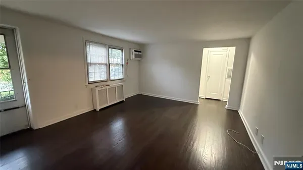 $1,895 | 445 Union, Unit 2E, Rutherford, NJ 07070