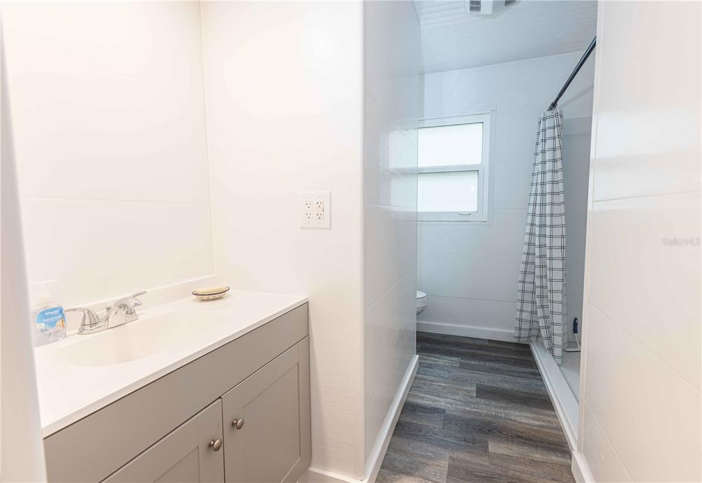 5175 Azalea Circle Dade City, FL 33523 - Photo 11 of 34 a bathroom with a sink and a mirror