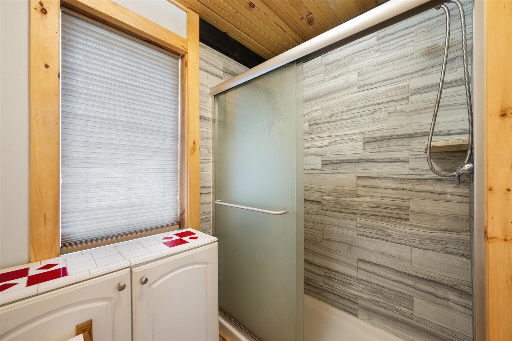 137 Main Street Winterport, ME 04496 - Photo 19 of 57 Full Bathroom