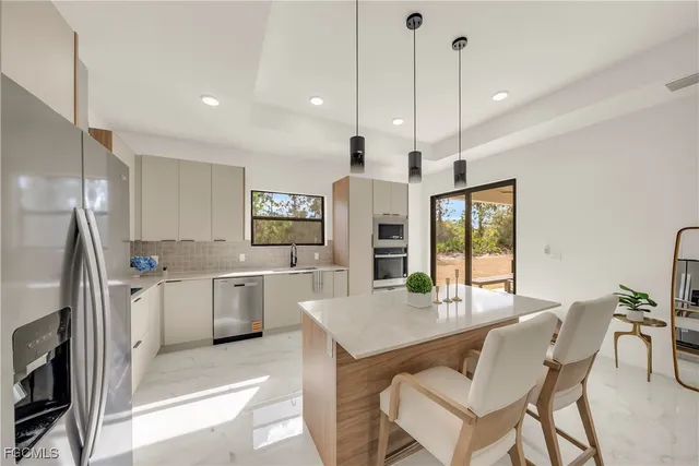 $349,900 | 5010 Southeast Tradewinds Circle, LaBelle, FL 33935