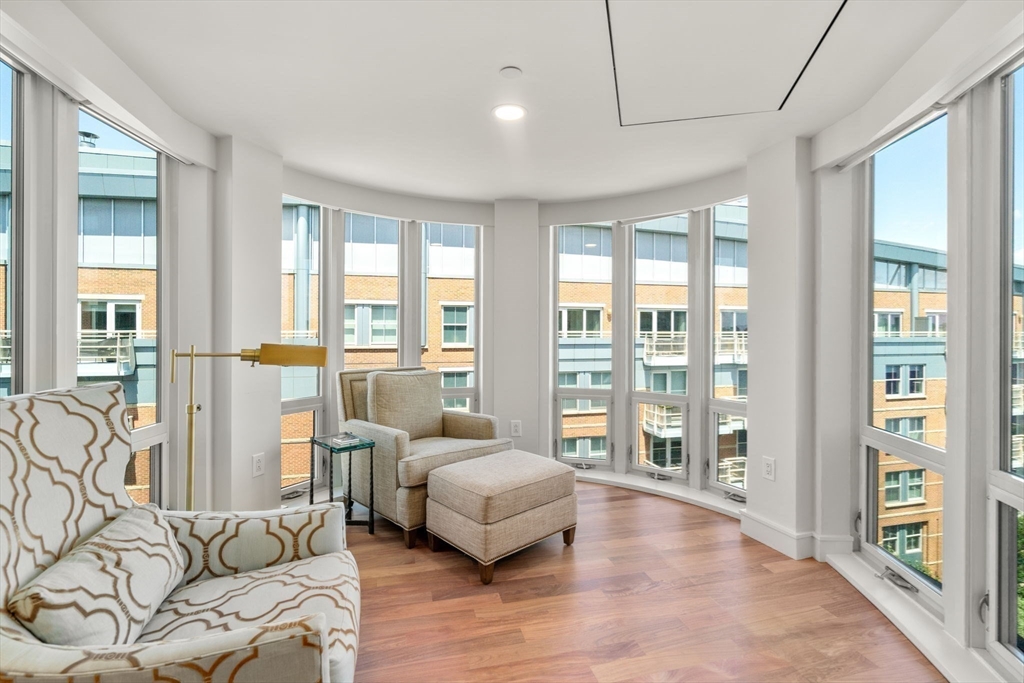 4 Battery Wharf, Unit 4604 Boston, MA 02109 - Photo 27 of 39 a spacious bedroom with furniture and large windows