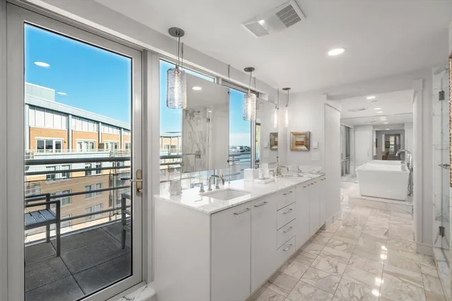 $2,800,000 | 4 Battery Wharf, Unit 4604, Boston, MA 02109