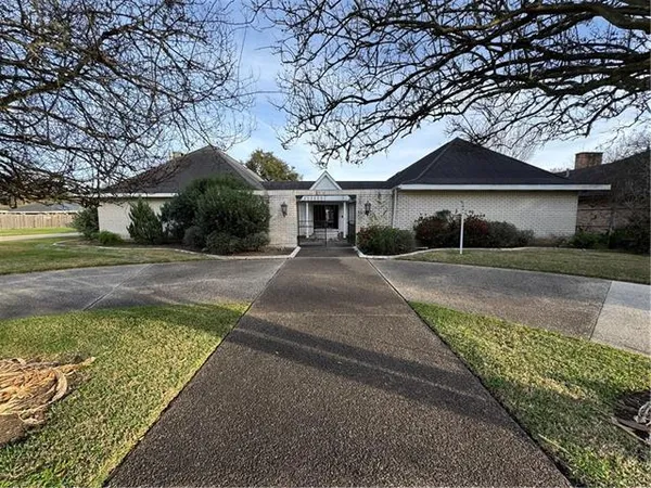 $350,000 | 401 Schlief Drive, Belle Chasse, LA 70037