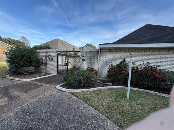 $350,000 | 401 Schlief Drive, Belle Chasse, LA 70037