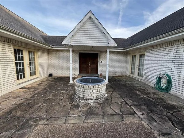 $350,000 | 401 Schlief Drive, Belle Chasse, LA 70037