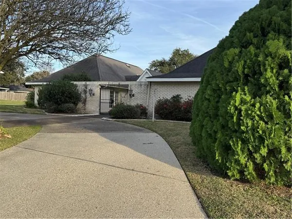 $350,000 | 401 Schlief Drive, Belle Chasse, LA 70037