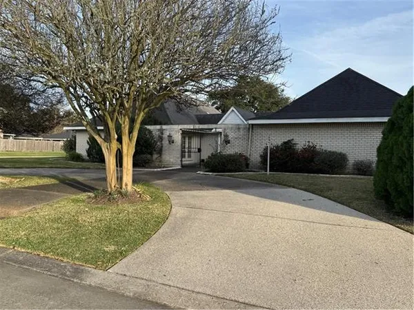 $350,000 | 401 Schlief Drive, Belle Chasse, LA 70037