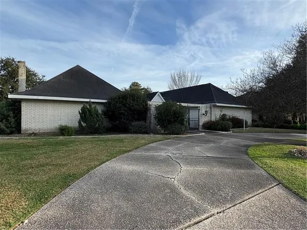 $350,000 | 401 Schlief Drive, Belle Chasse, LA 70037