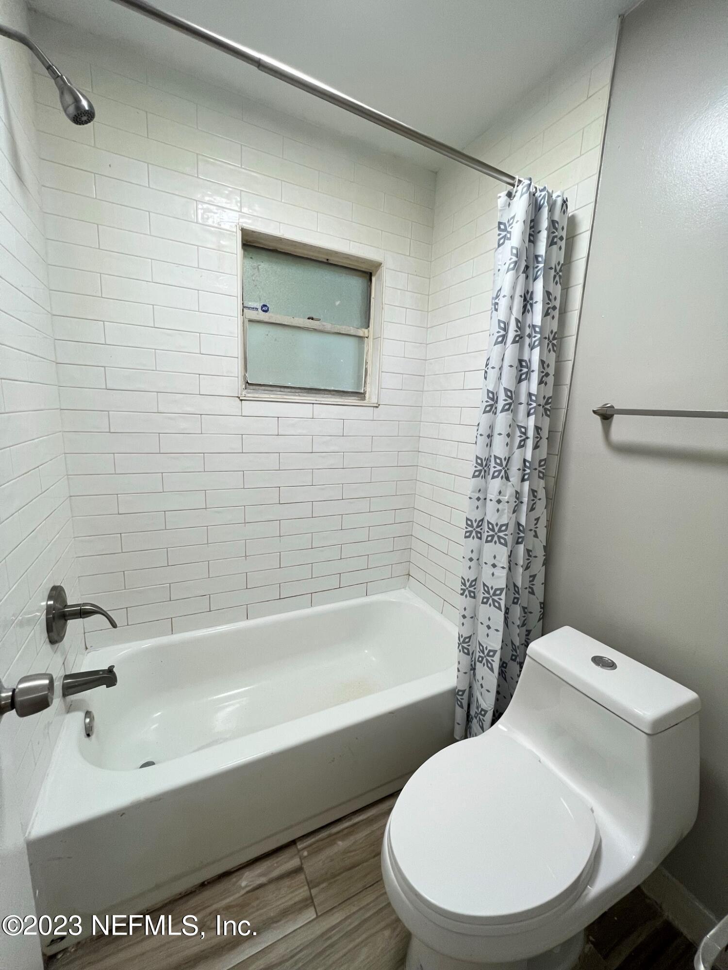 5404 101st Street, Unit 4 Jacksonville, FL 32210 - Photo 7 of 8 a bathroom with a toilet and a bathtub