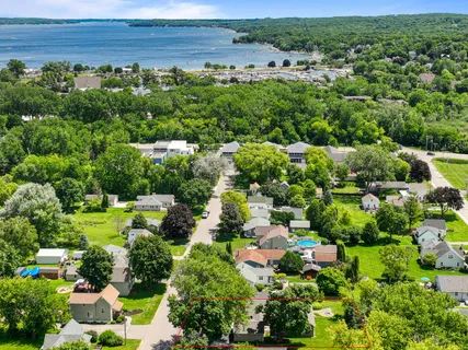 $609,900 | 163 Fontana Avenue, Fontana, WI 53125