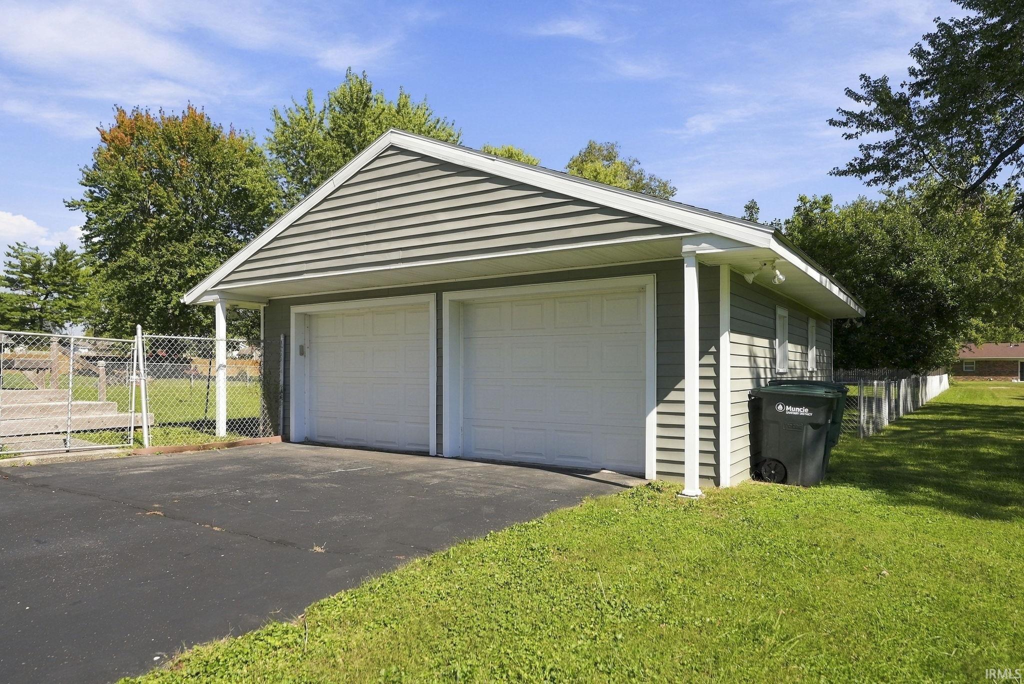 112 North Morrison Road Muncie, IN 47304 - Photo 7 of 27 Gallery Image 7
