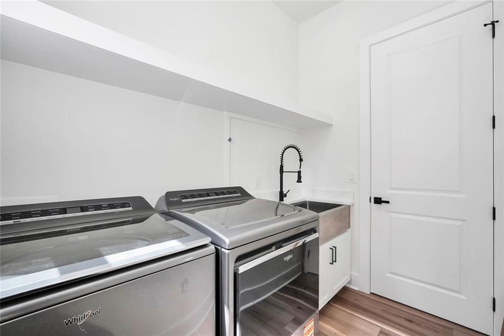 5567 Tyree Road Winston, GA 30187 - Photo 17 of 28 a close view of stove top oven