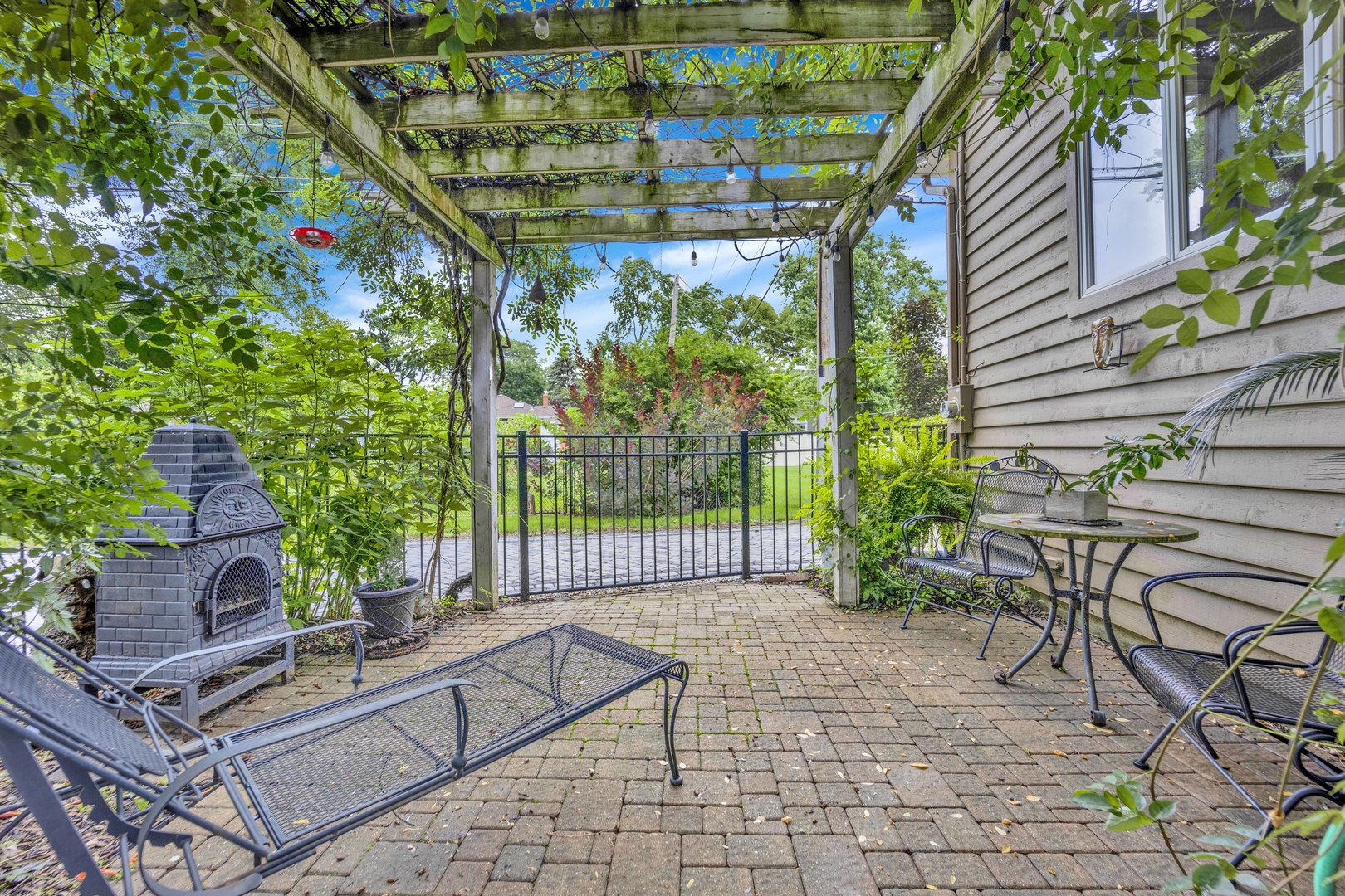 166 South Delaplaine Road Riverside, IL 60546 - Photo 34 of 41 a garden view with a seating space