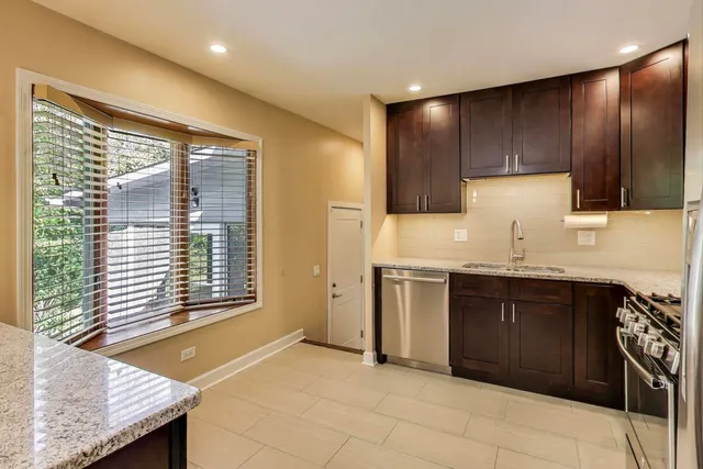 $475,000 | 1422 Dorothy Drive, Palatine, IL 60074