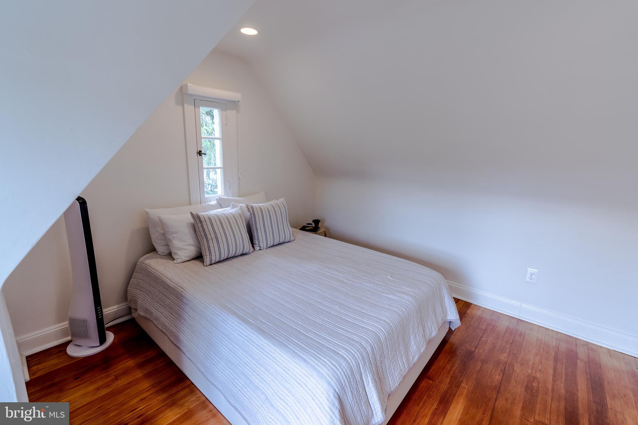 323 Tunbridge Road Baltimore, MD 21212 - Photo 36 of 53 Fifth bedroom w/ newly installed hardwoods