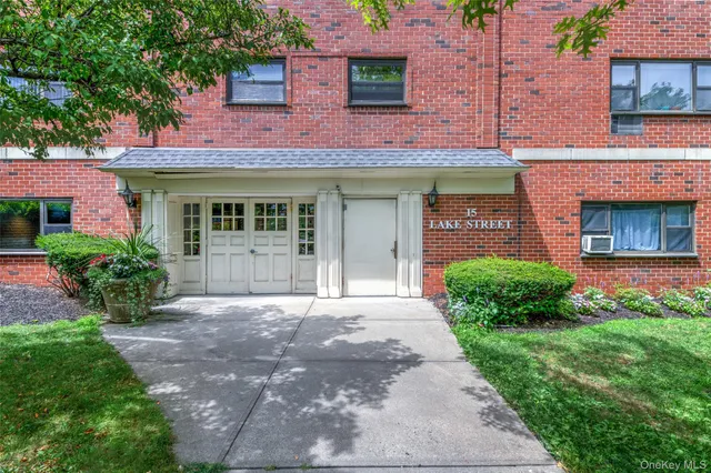 $2,150 | 15 Lake Street, Unit 4G, White Plains, NY 10603